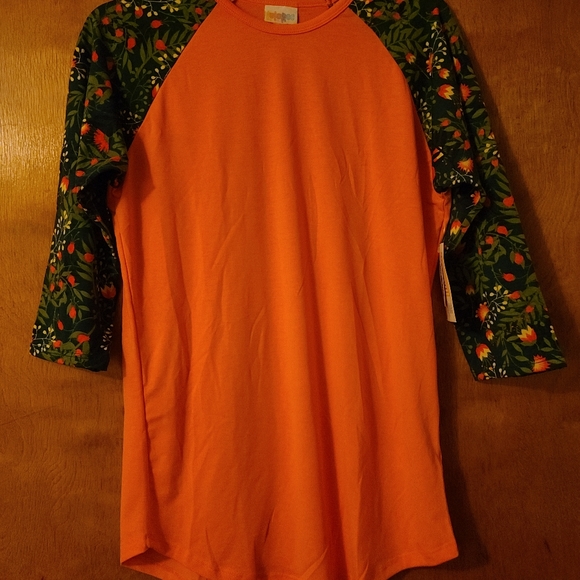 Bundle of 2 lularoe shirts - Picture 2 of 5